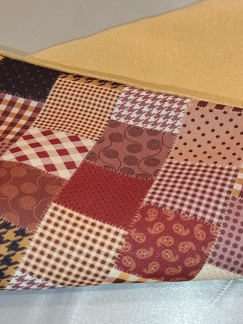 Patchwork Print Home Bedding Throw - Red and Gold